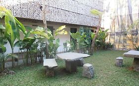Flores Gallery Hotel