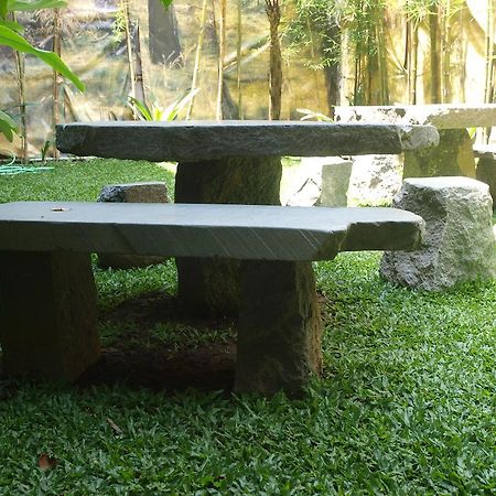 Flores Gallery Hotel Bandung Bagian luar foto